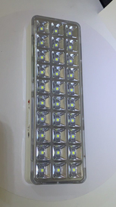 Lampe de camping polyvalente rechargeable à batterie au lithium d'urgence à DEL